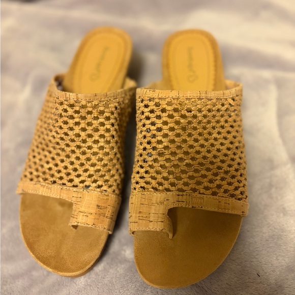 BareTraps Women's Brown Woven Slide Sandals - Picture 2 of 4